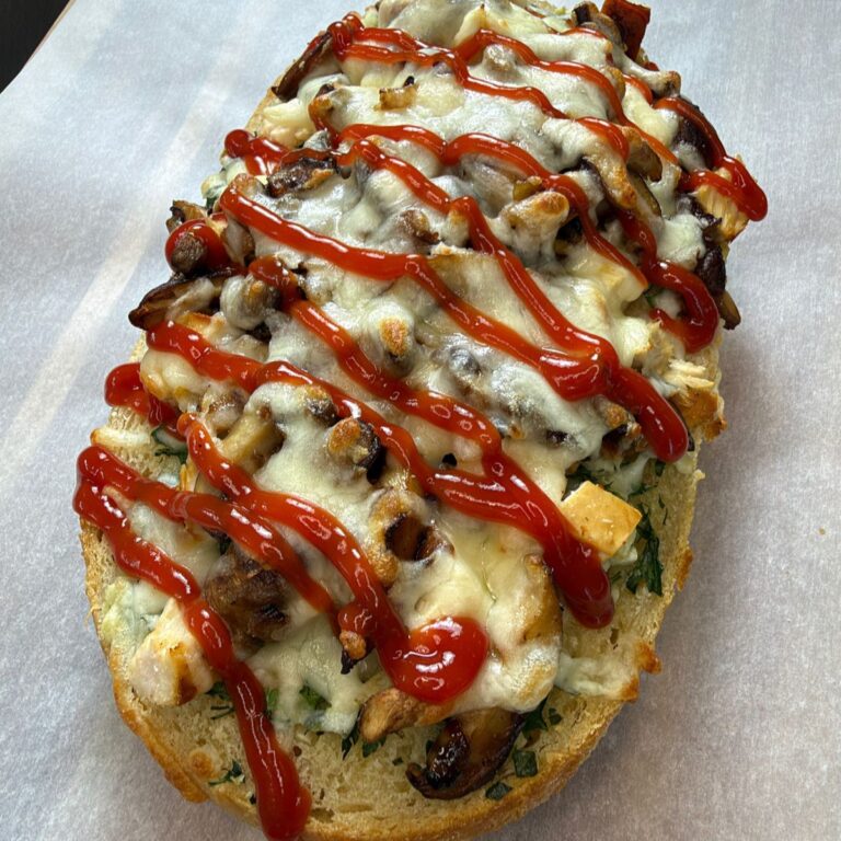 Garlic Bread Zapiekanka